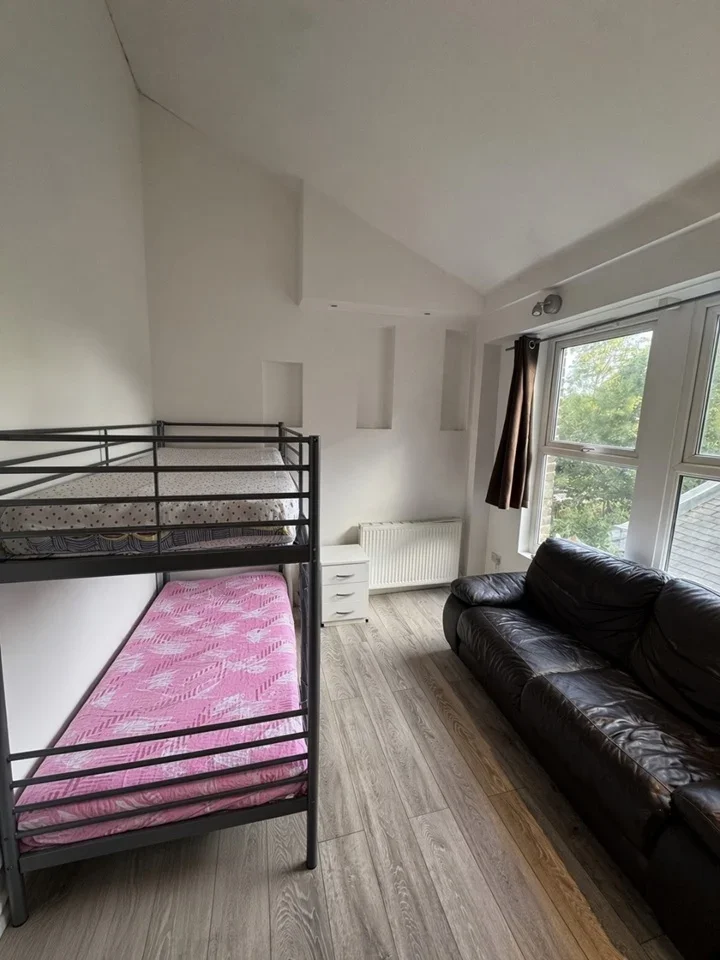 Flat Iverson Road in Greater London