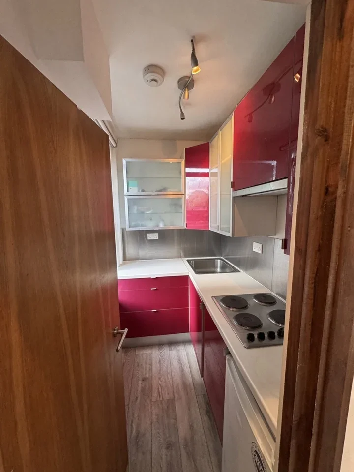 Flat Iverson Road in Greater London