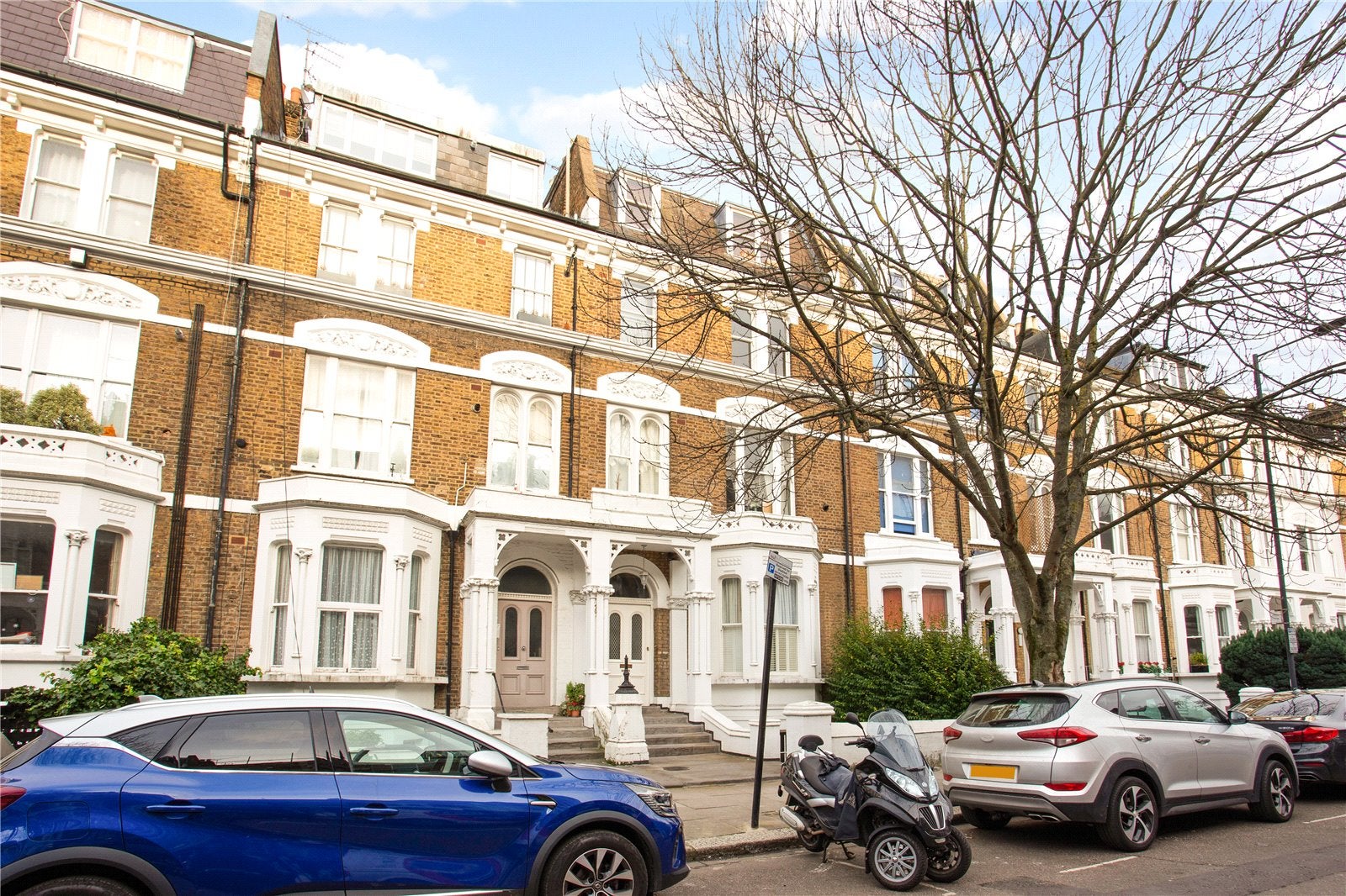 Flat Sinclair Road in Greater London