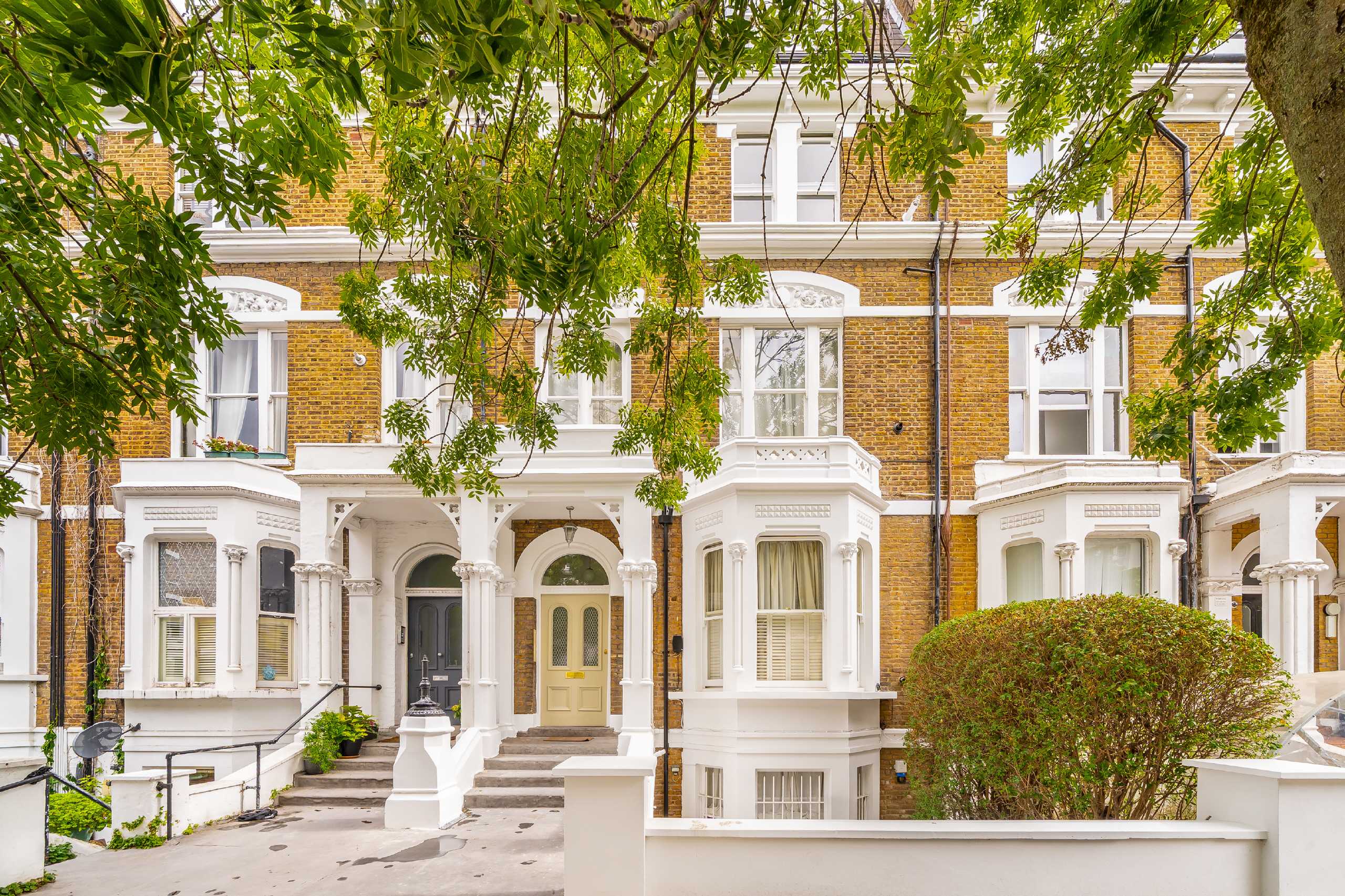 Flat Sinclair Road in Greater London