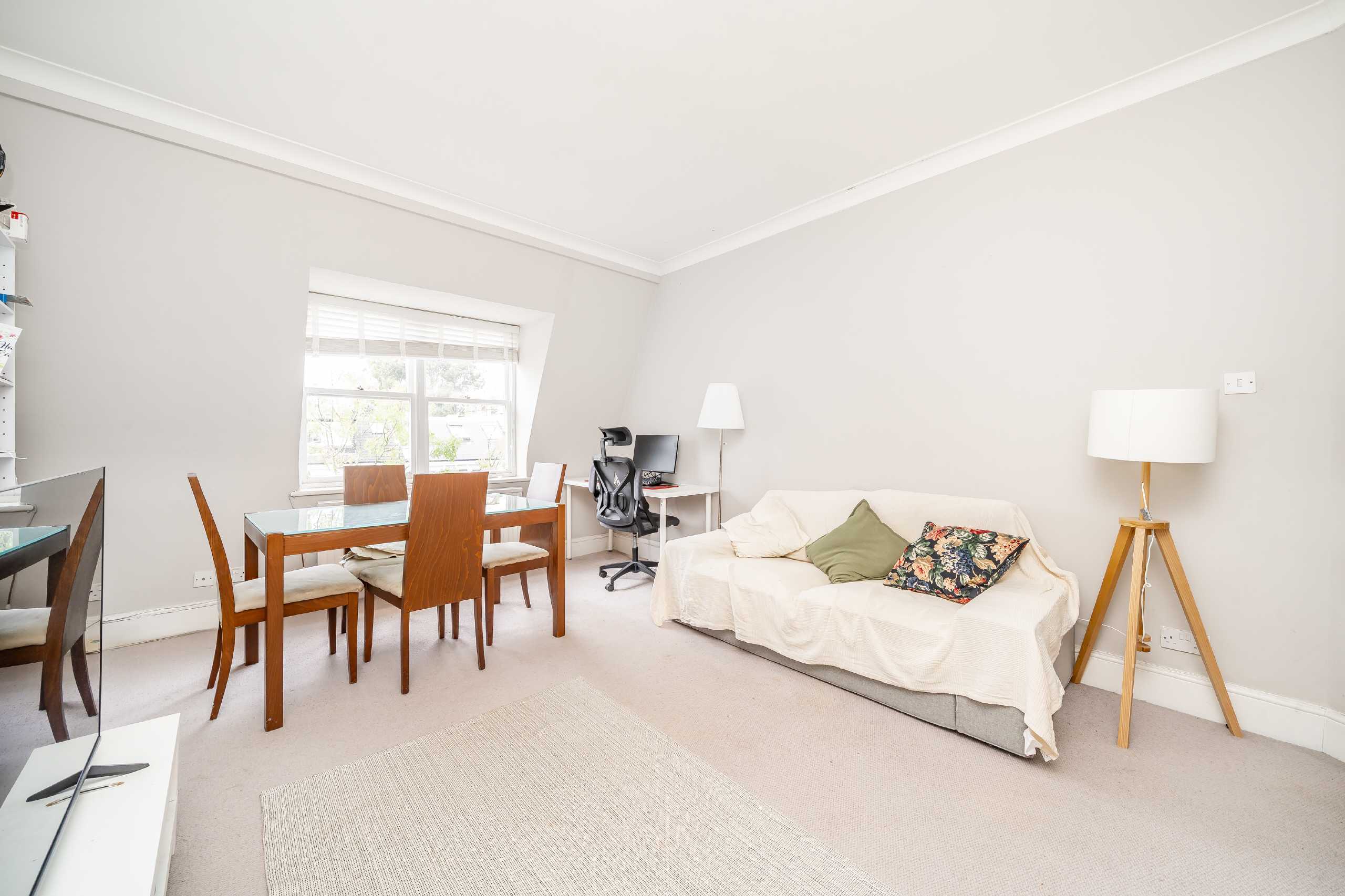 Flat Sinclair Road in Greater London