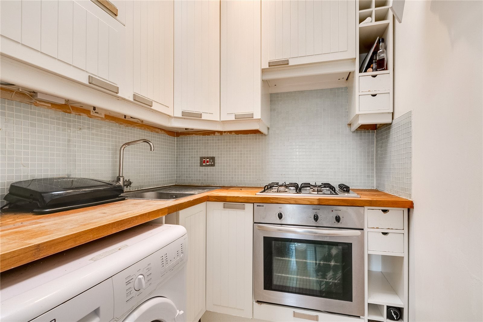 Flat Sinclair Road in Greater London