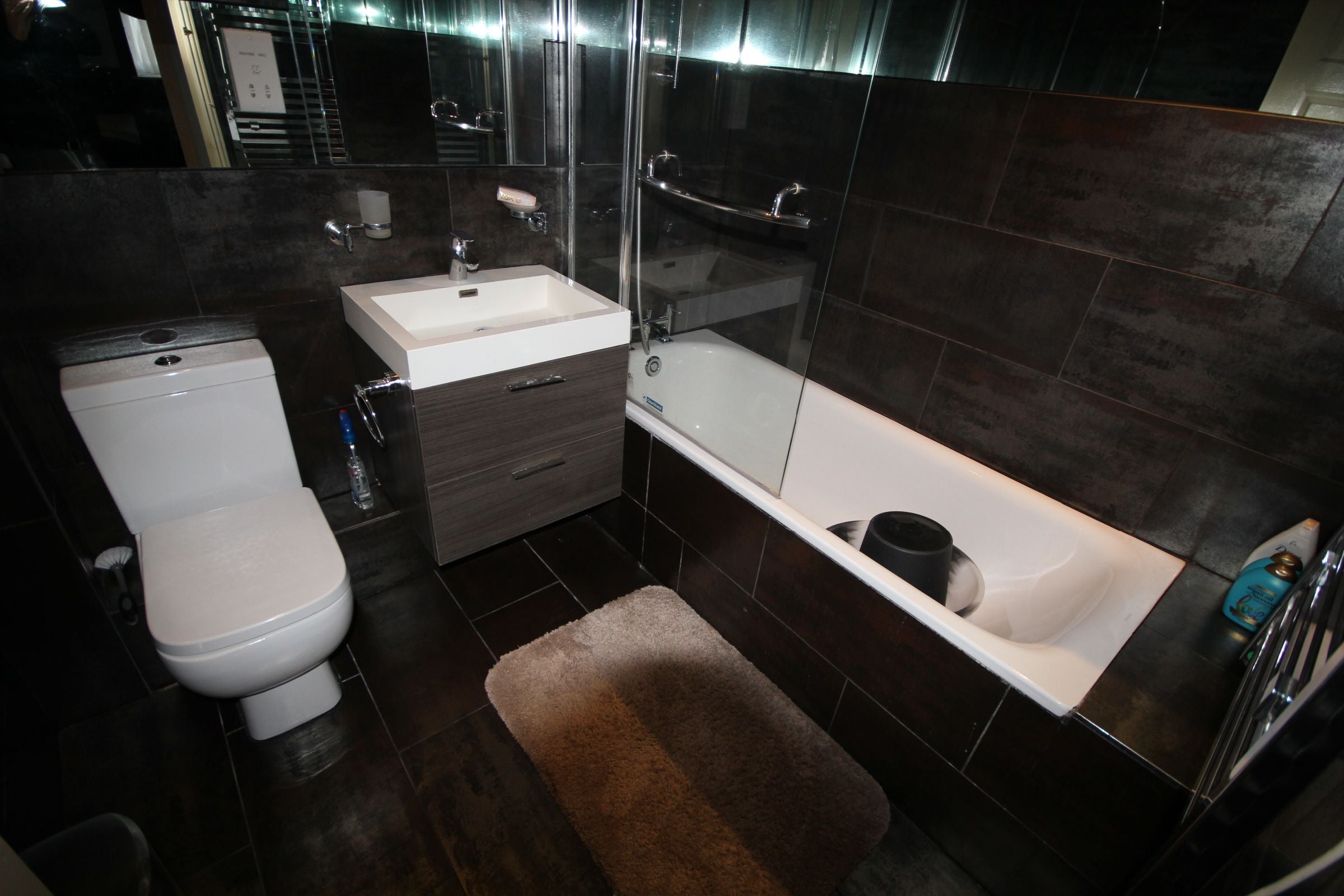 Flat Kenton Road in Greater London