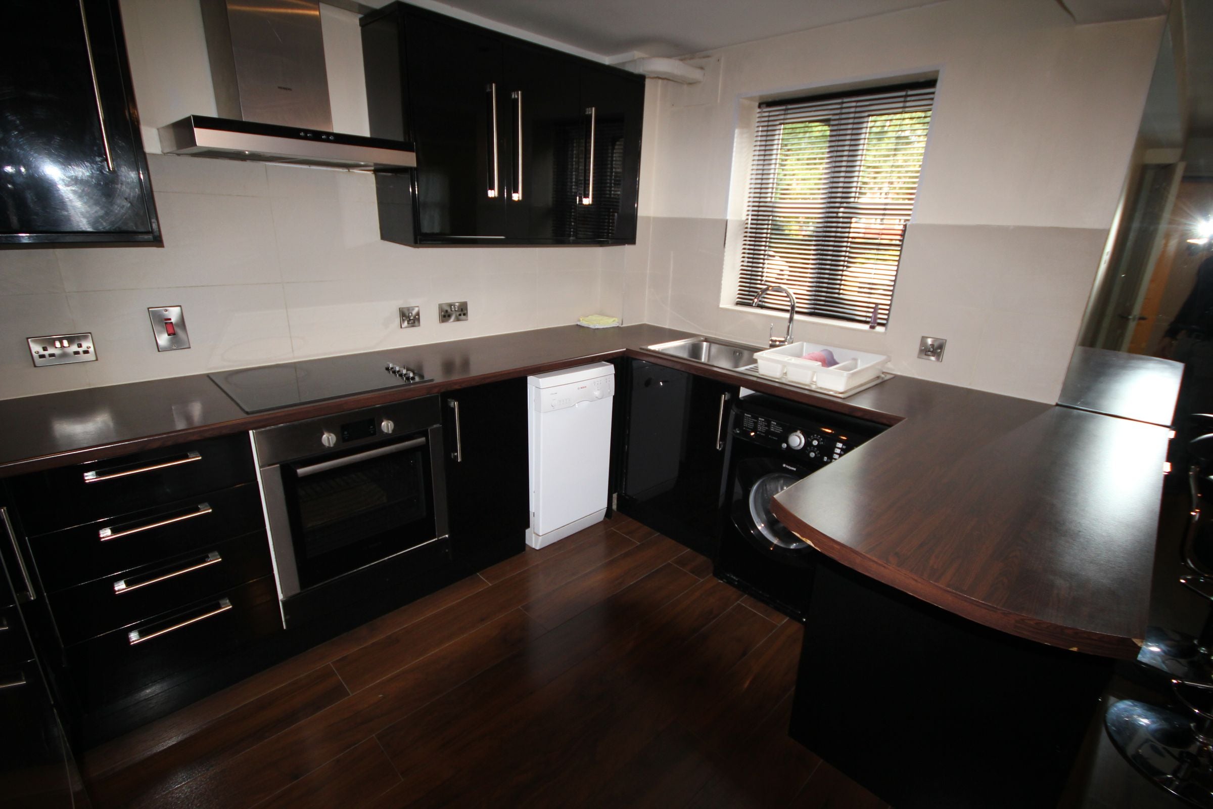 Flat Kenton Road in Greater London