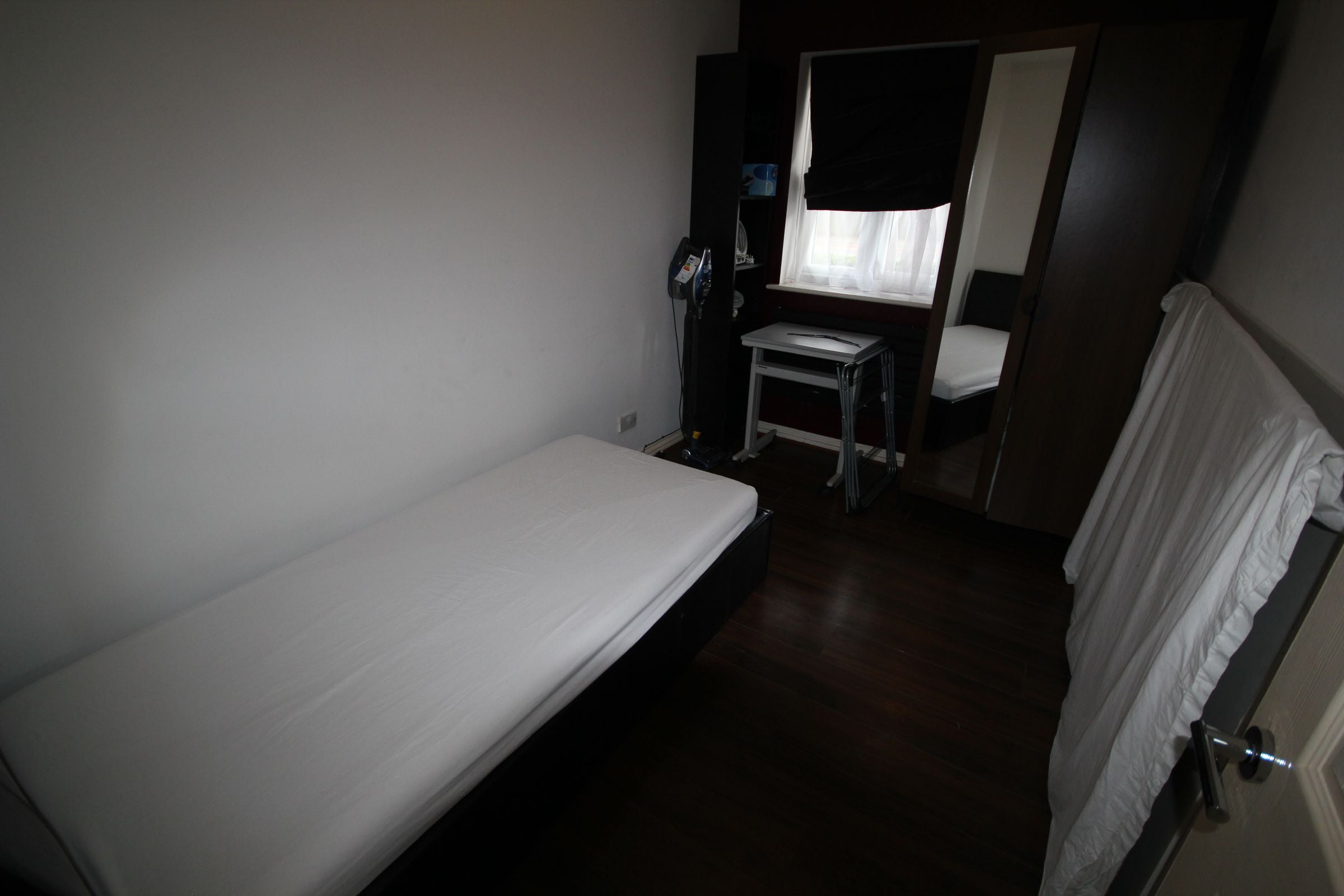 Flat Kenton Road in Greater London