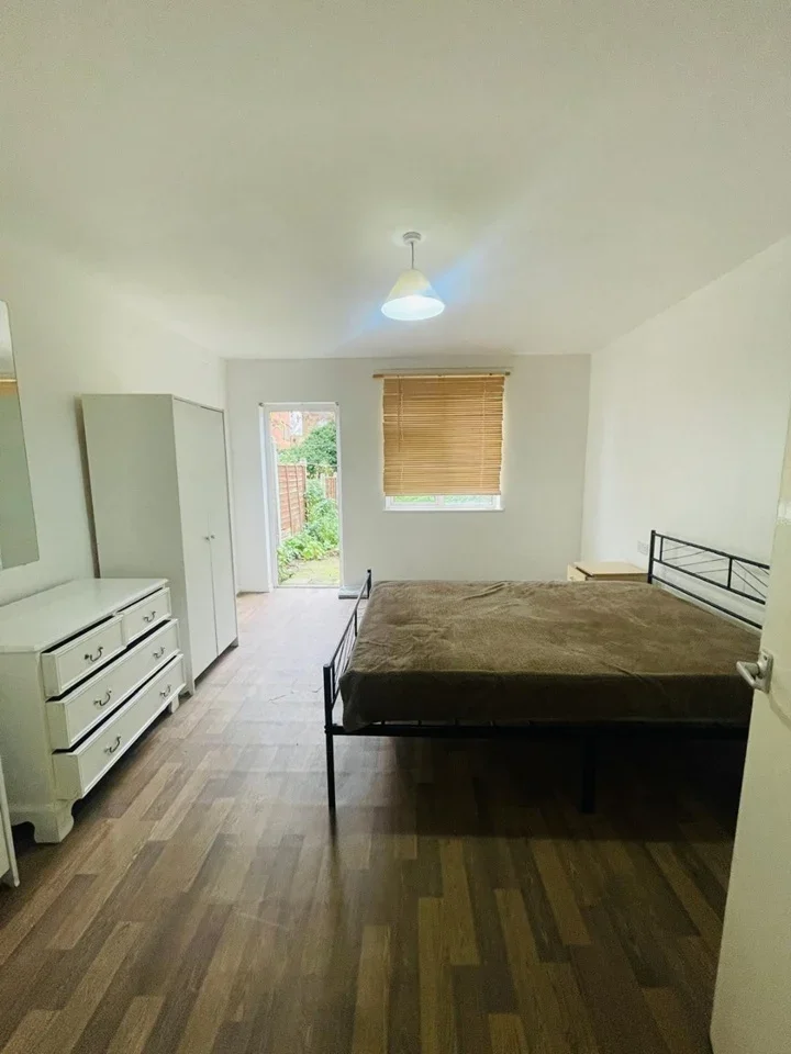 Flat Mansfield Road in Greater London