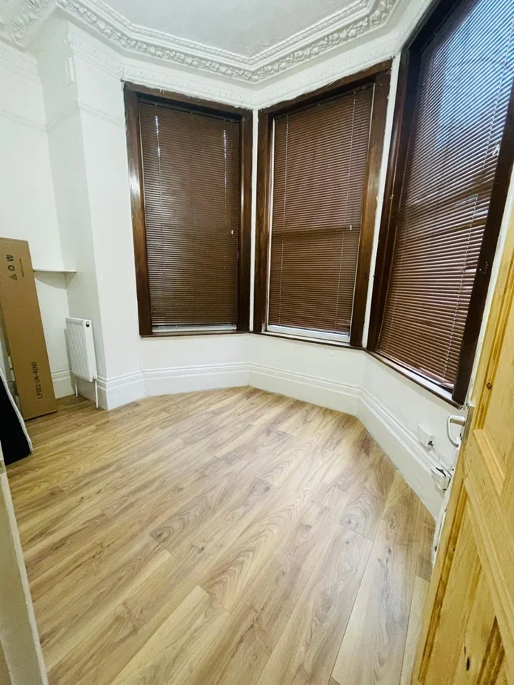Flat Mansfield Road in Greater London