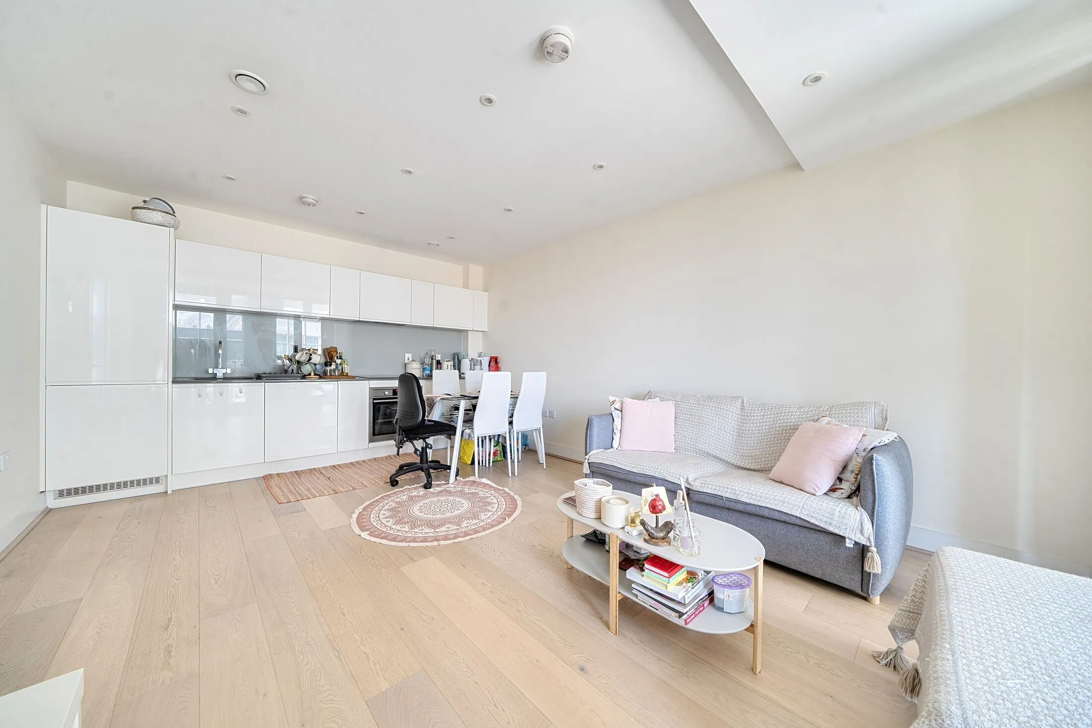 Flat Beavor Lane in Greater London