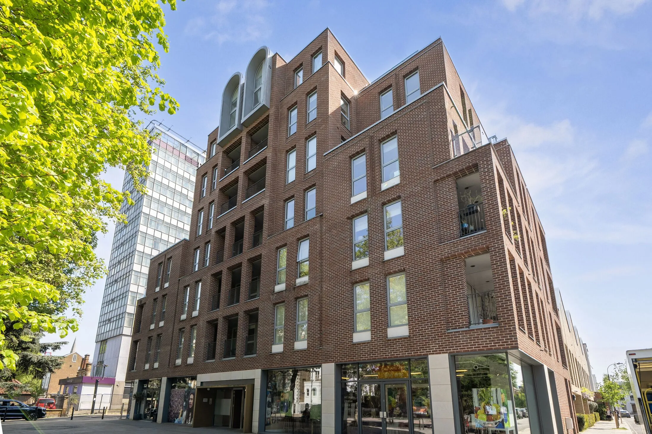 Flat Beavor Lane in Greater London