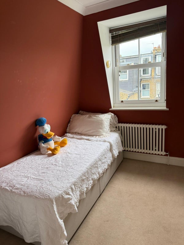 Room Candahar Road in Greater London