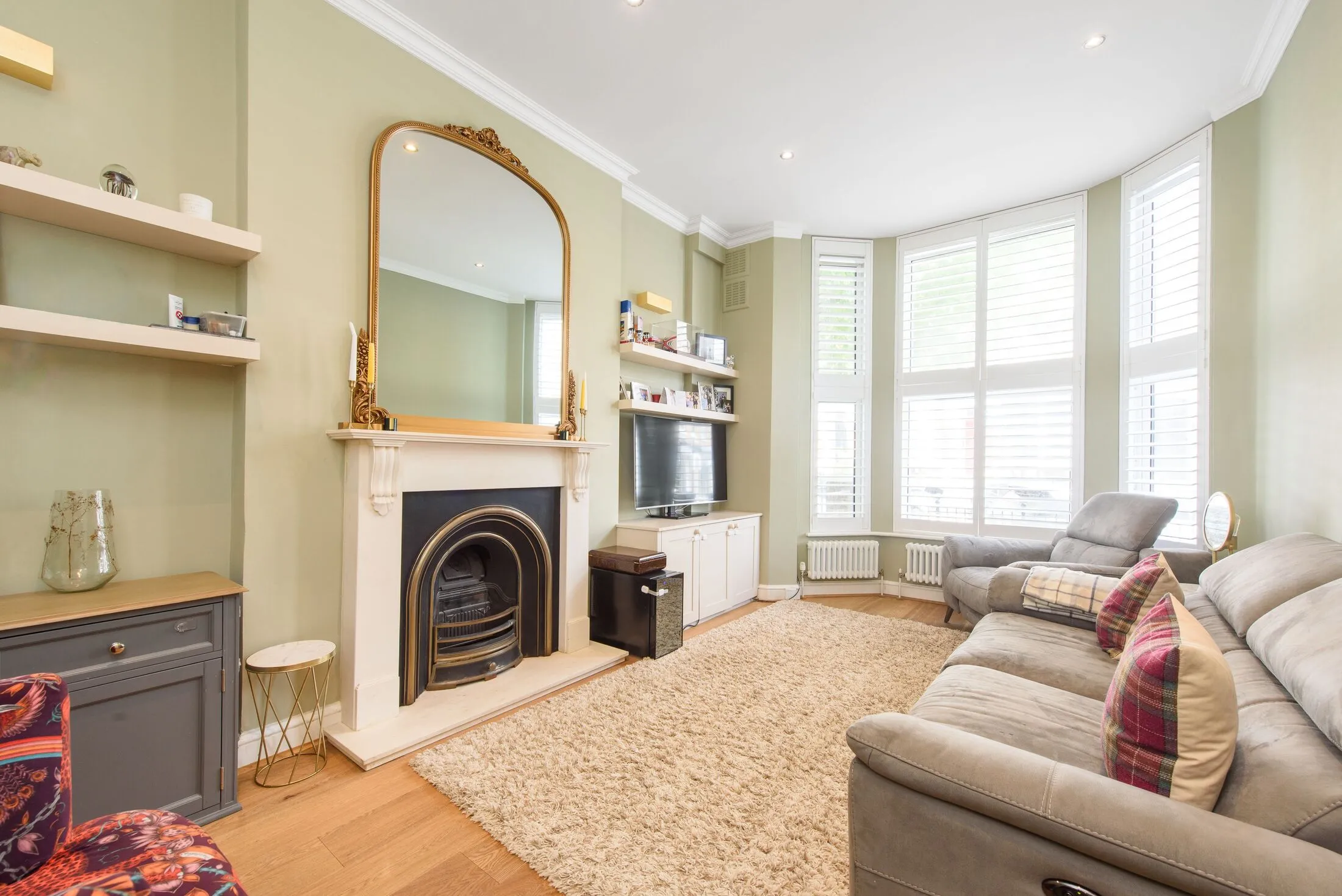 Flat Opal Mews in Greater London