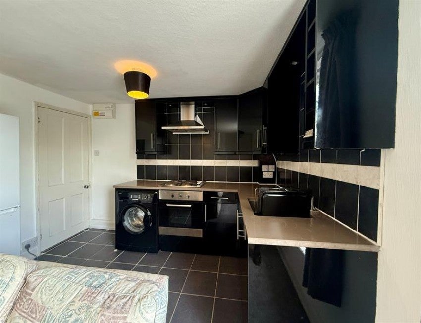 Flat Ravenoak Road in Cheadle Hulme
