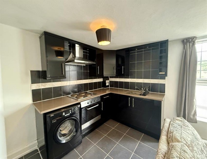 Flat Ravenoak Road in Cheadle Hulme