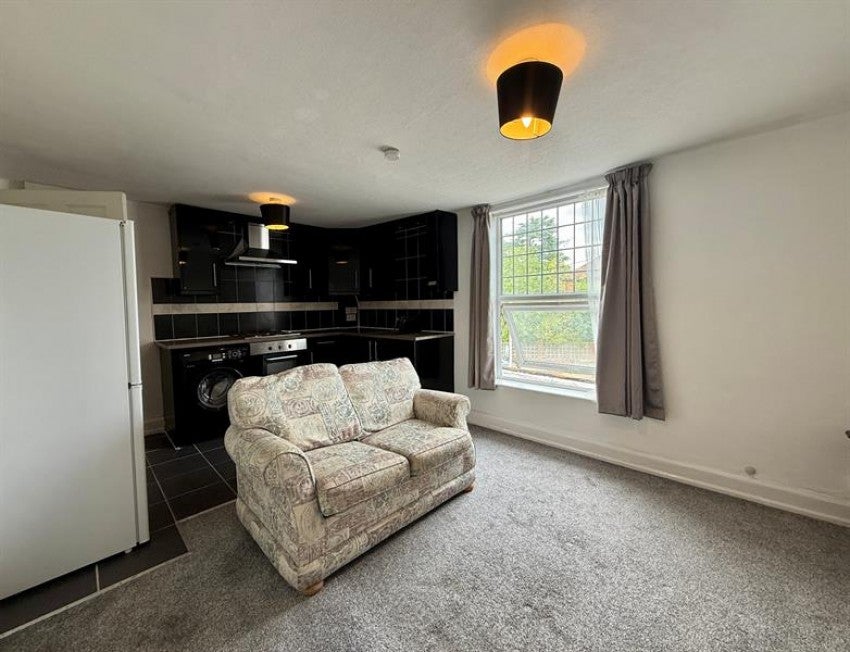 Flat Ravenoak Road in Cheadle Hulme