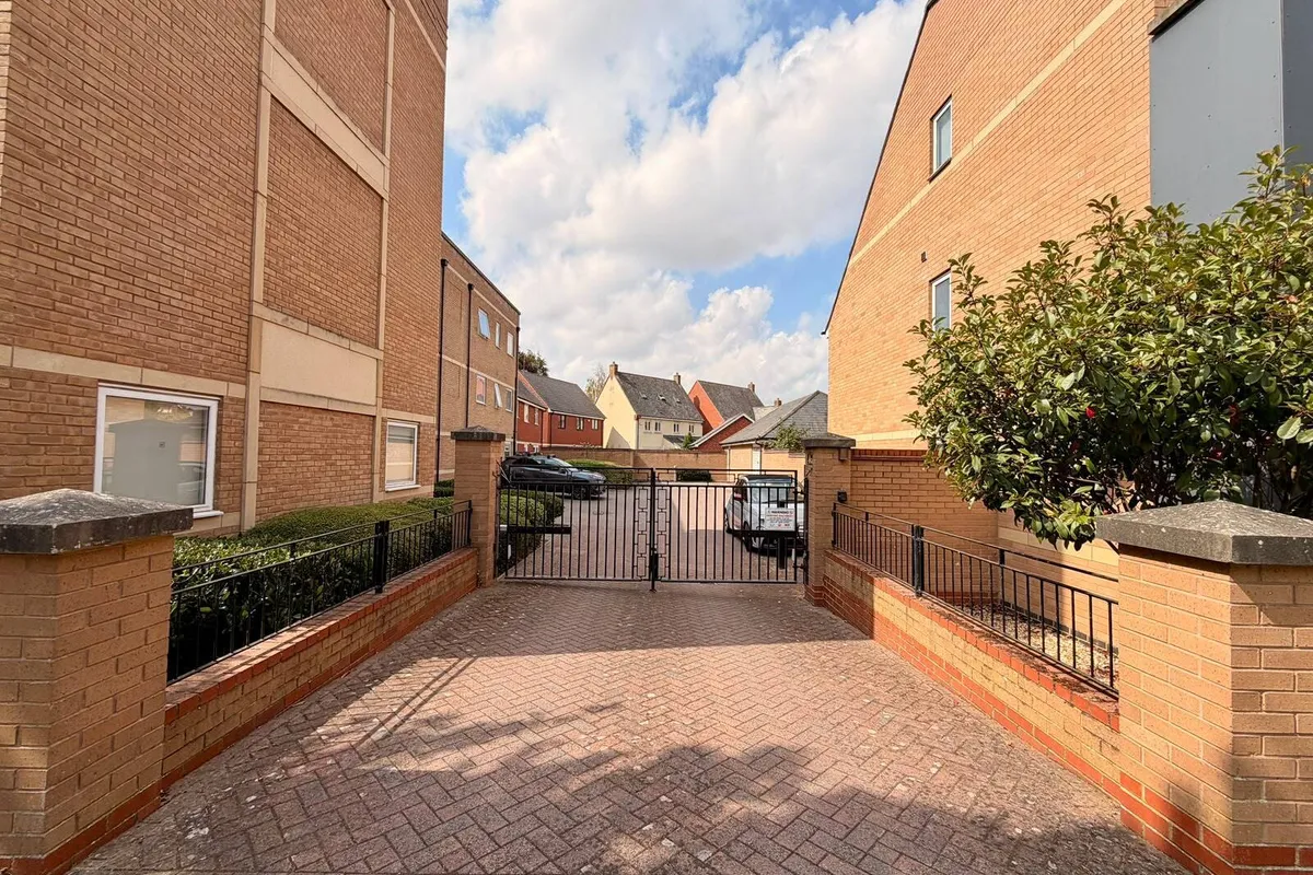Flat Alfred Knight Close in Duston