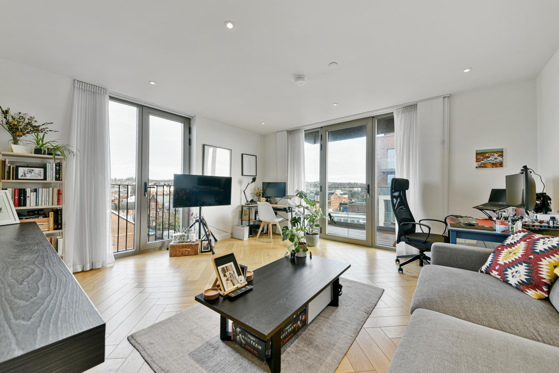 Flat Heritage Lane in Greater London