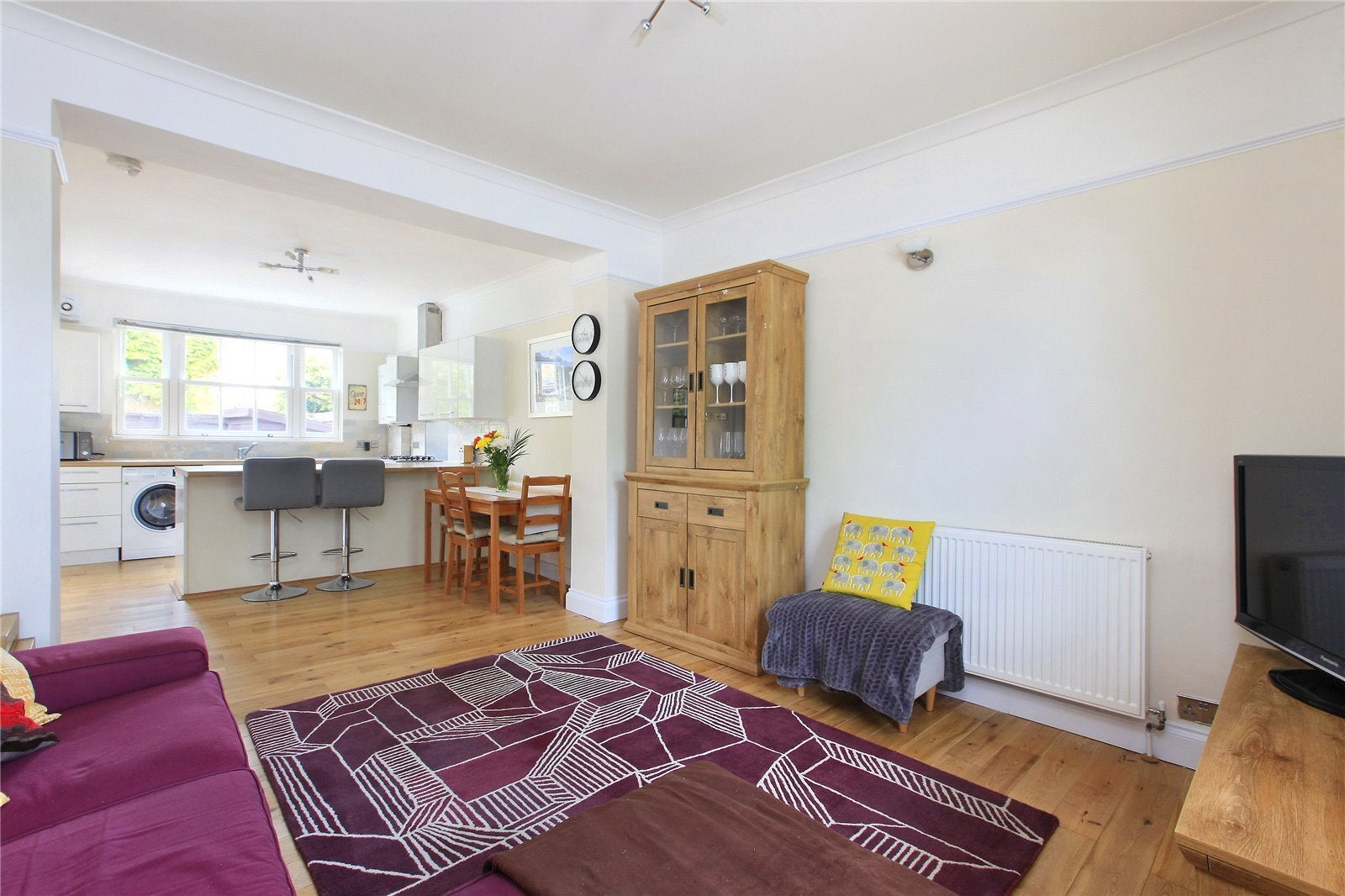 Flat Hetherington Road in Greater London