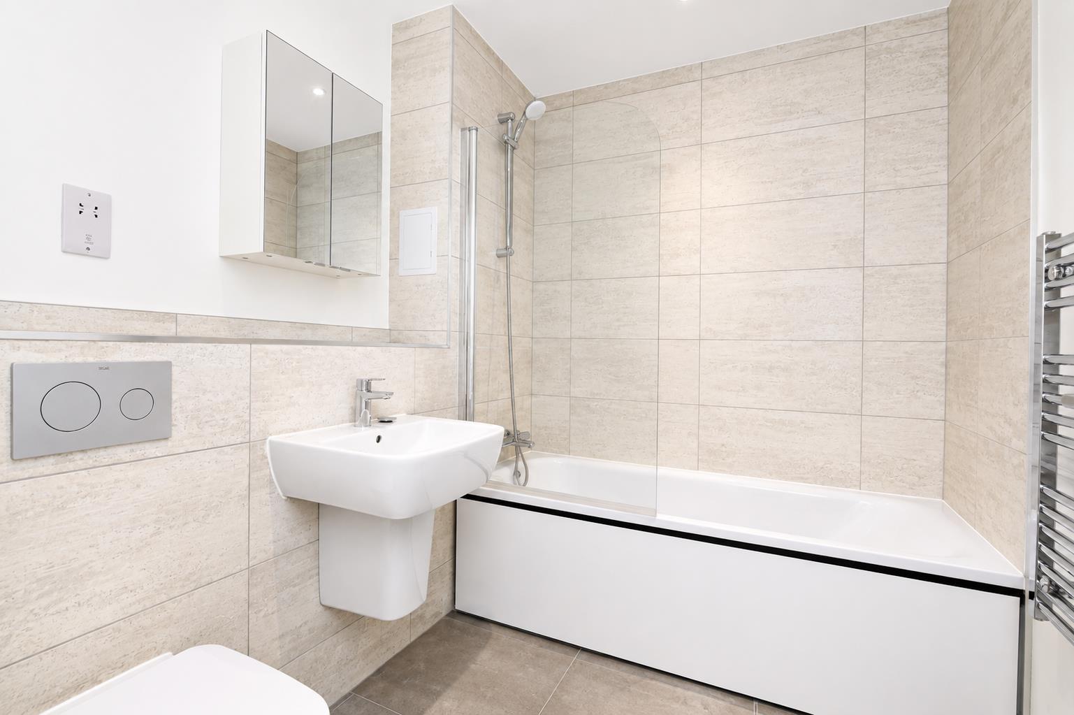 Flat Avebury Boulevard in Central Milton Keynes