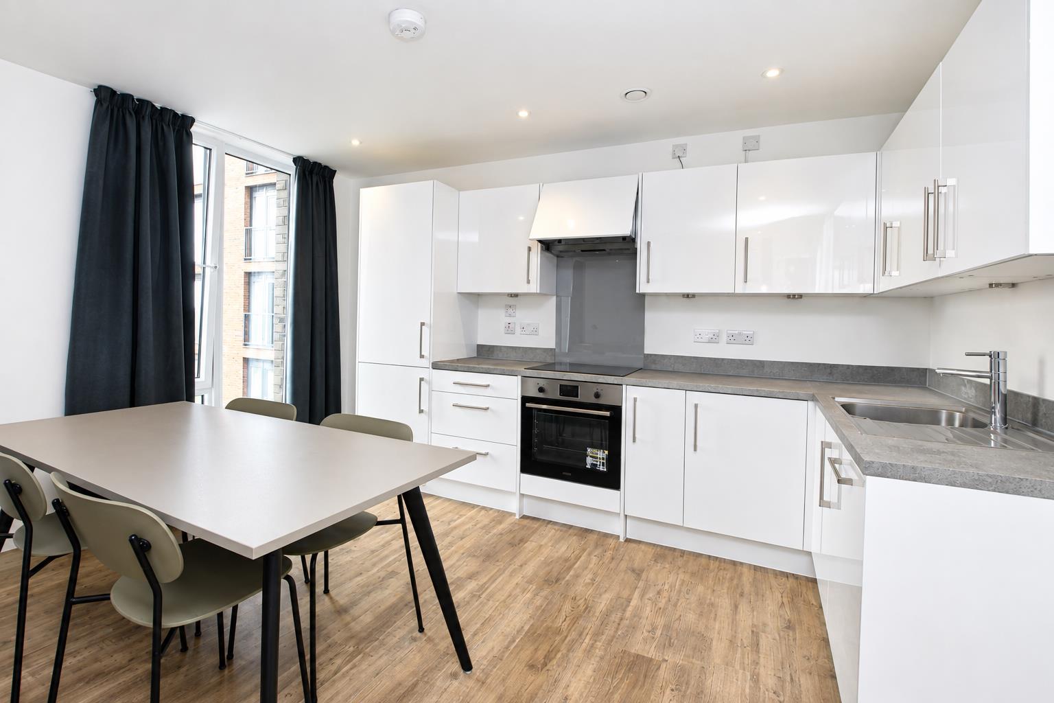 Flat Avebury Boulevard in Central Milton Keynes