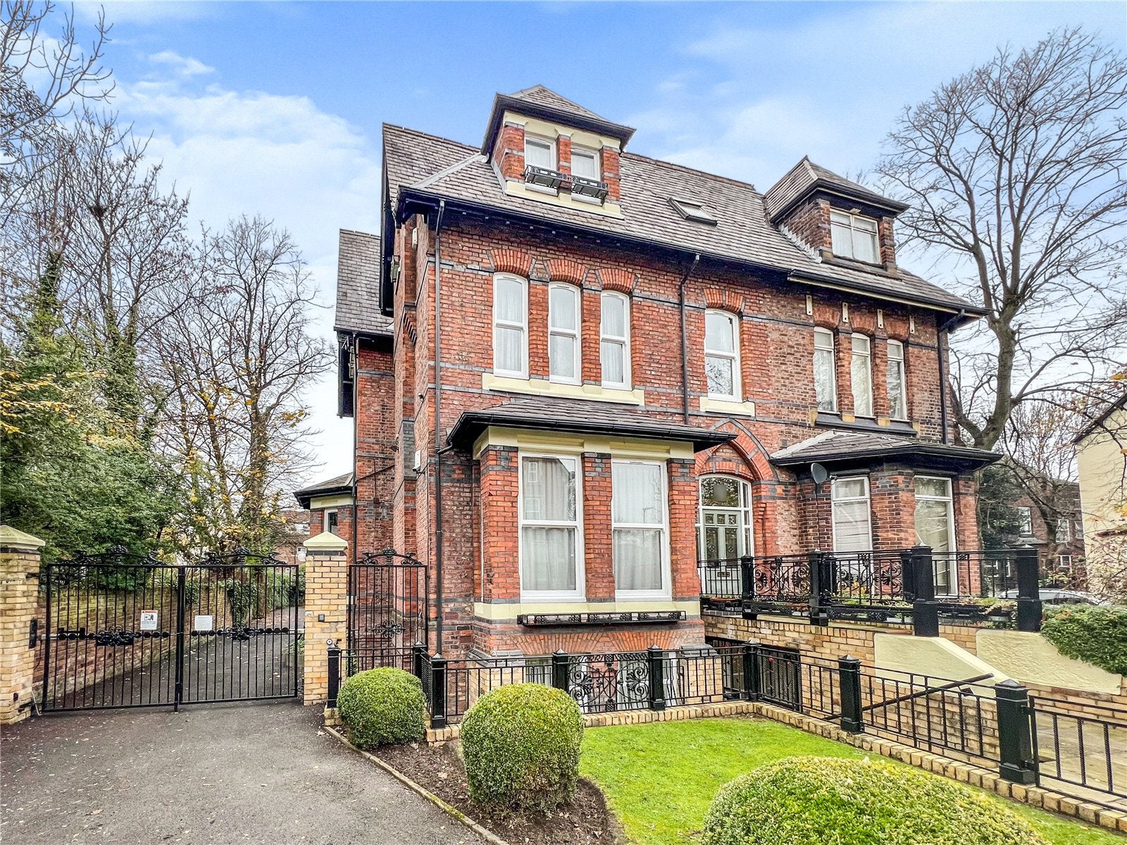 Flat Seymour Road in Manchester