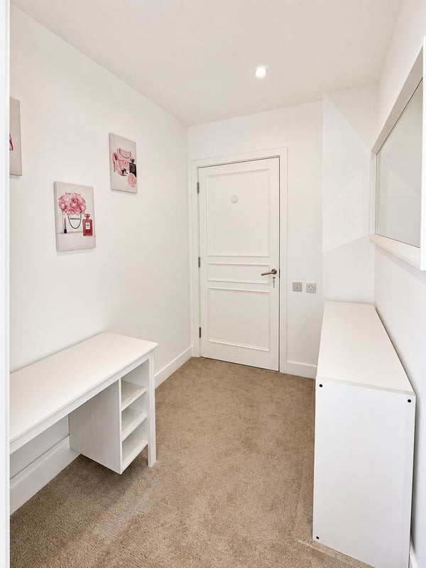Room Beck Square in Greater London
