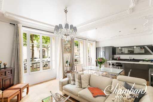 Flat Avenue Charles Floquet in Paris