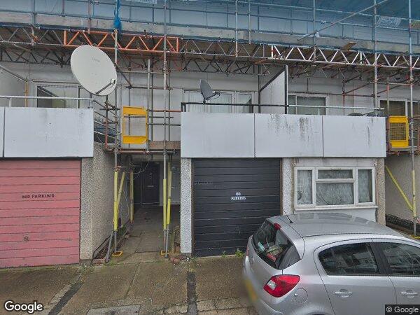 Flat Caernarvon Close in Greater London