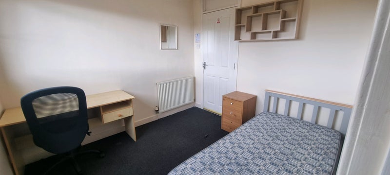 Room Calder Gardens in City of Edinburgh