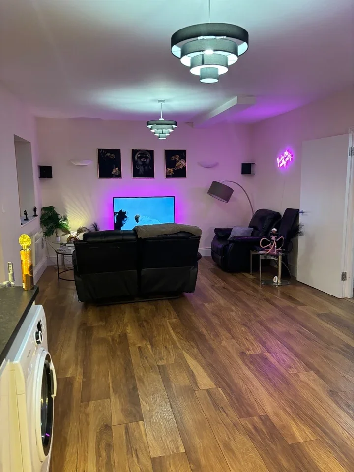Room Chingford Mount Road in Greater London