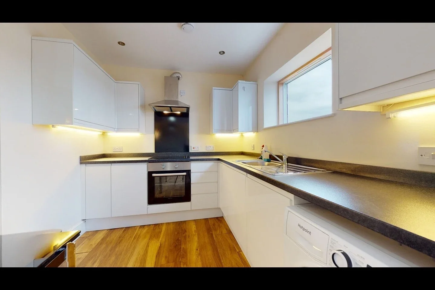 Room Chingford Mount Road in Greater London