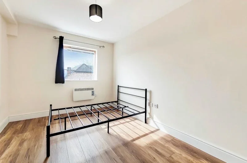 Room Chingford Mount Road in Greater London