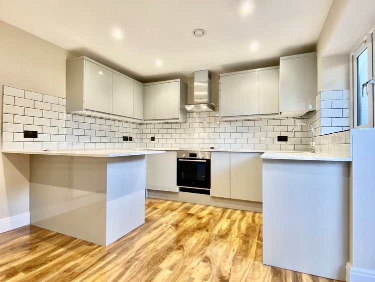 Flat Epsom Road in Greater London