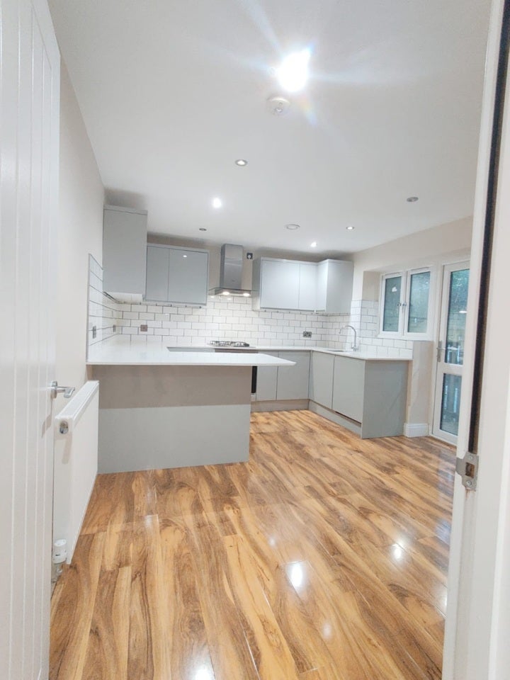 Flat Epsom Road in Greater London