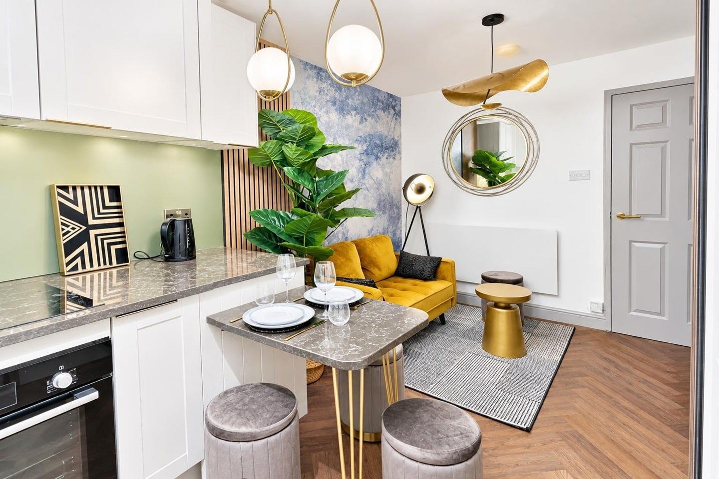 Flat Green Pond Close in Greater London