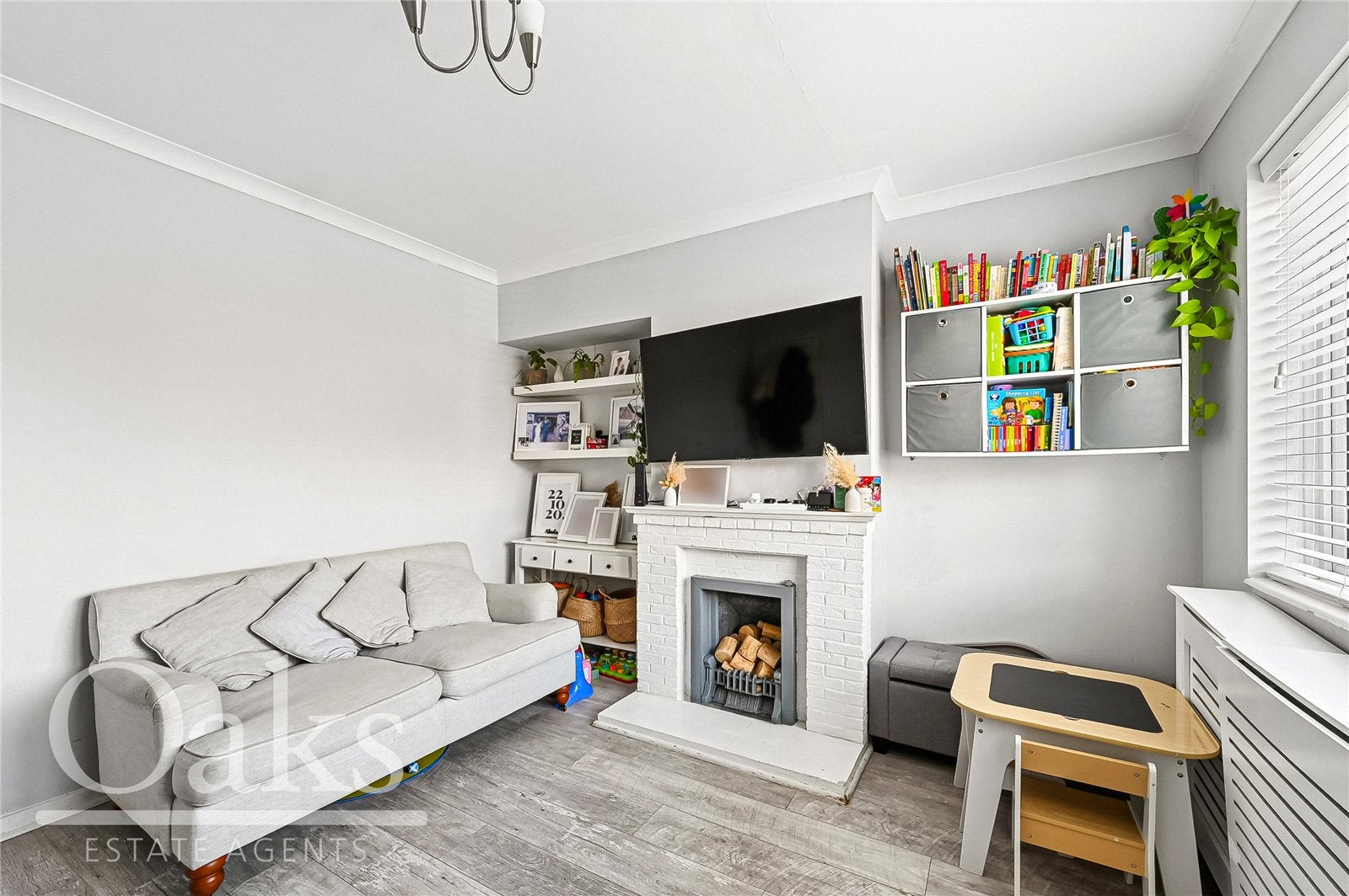 House Swinburne Crescent in Greater London