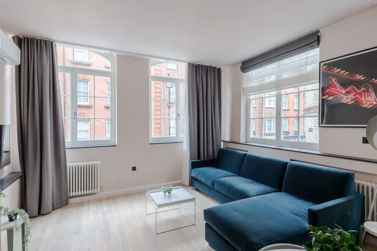 Flat Green's Court in City of Westminster