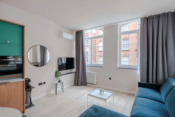 Flat Green's Court in City of Westminster