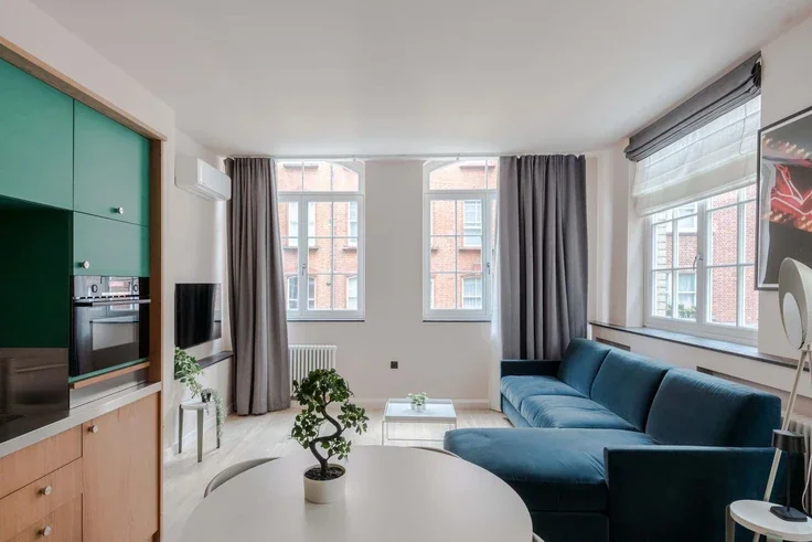 Flat Green's Court in City of Westminster