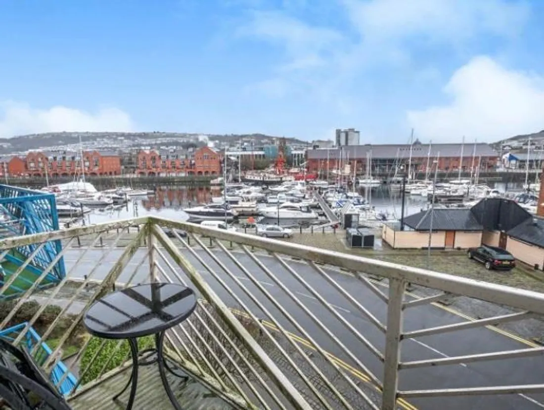 Flat Trawler Road in Swansea