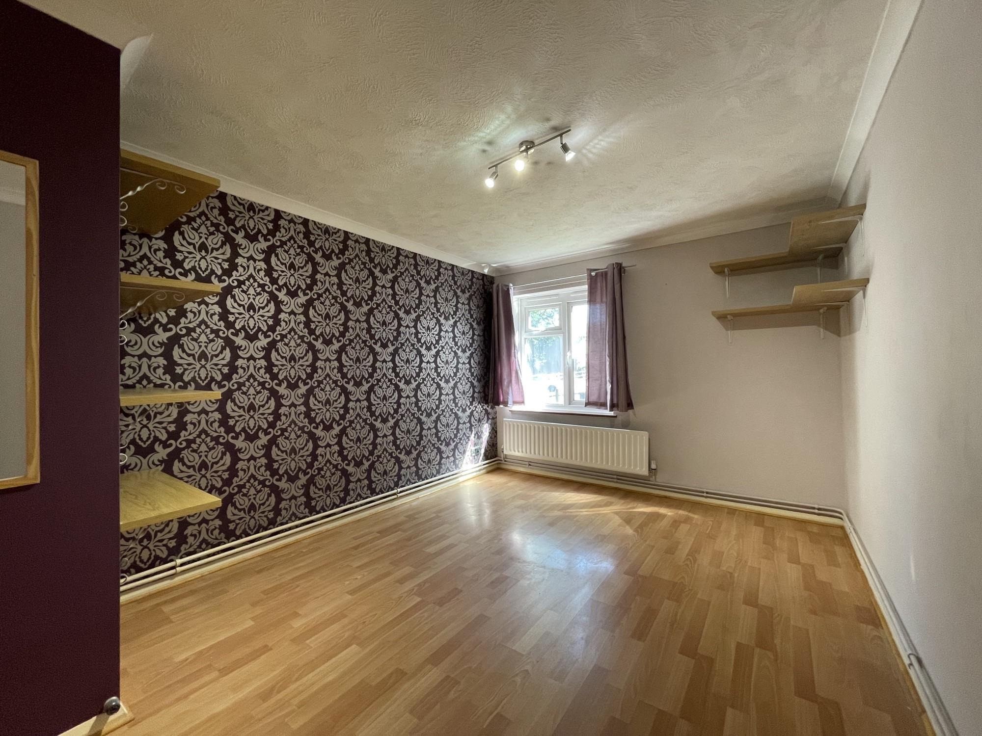 Flat Kilnbarn Way in Mid Sussex