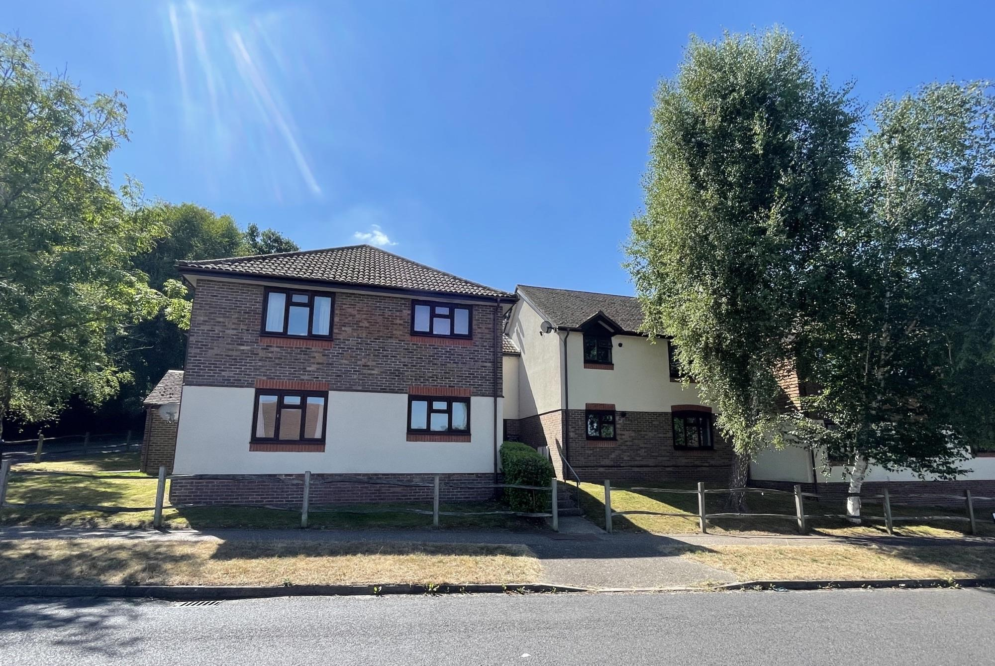Flat Kilnbarn Way in Mid Sussex