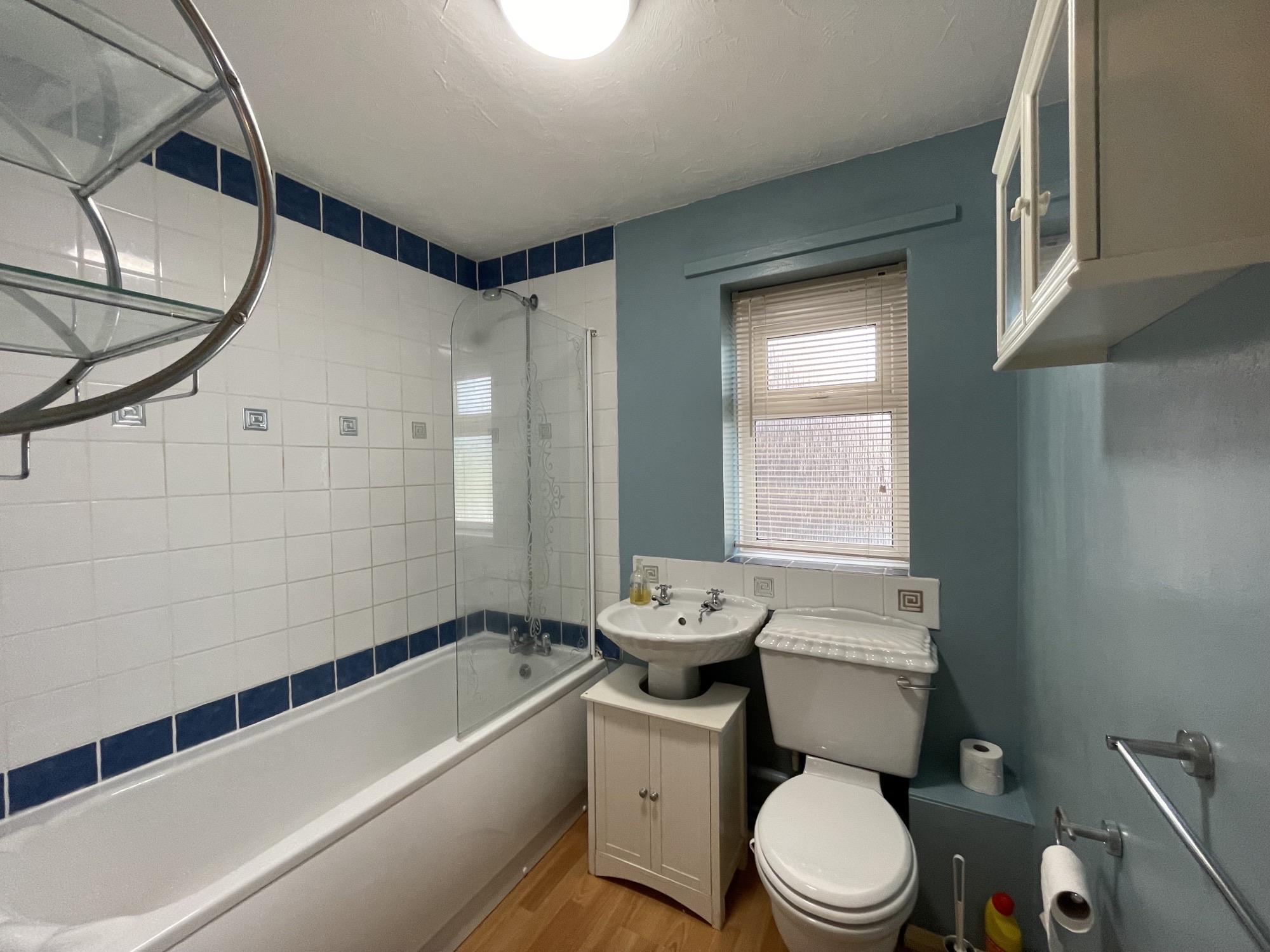 Flat Kilnbarn Way in Mid Sussex