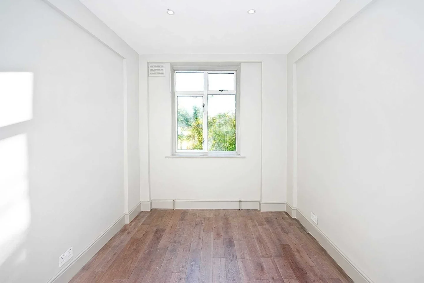 Flat Hardegray Close in Greater London