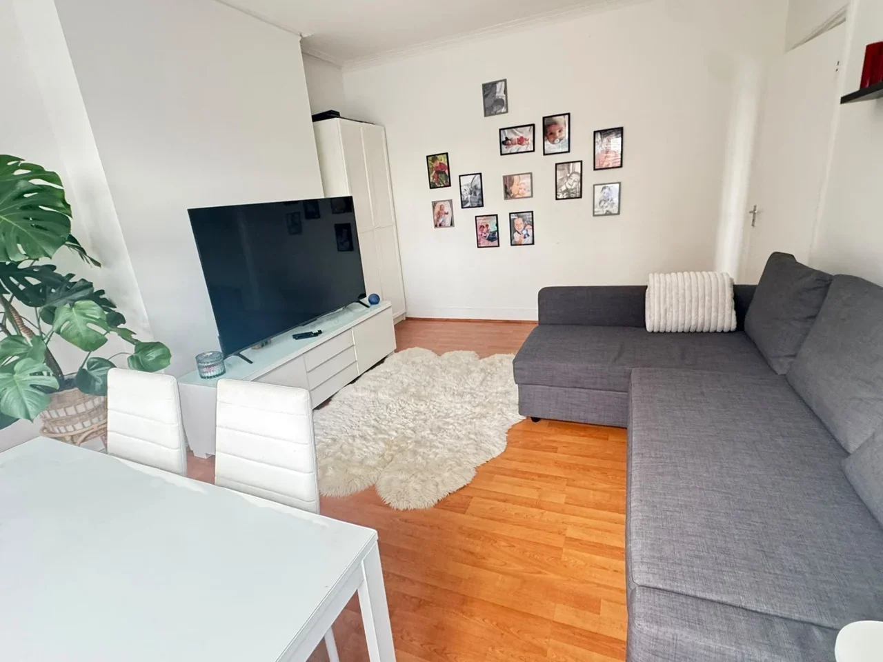 Flat Greenhill Way in Greater London