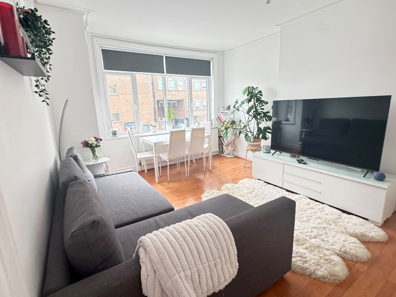 Flat Greenhill Way in Greater London