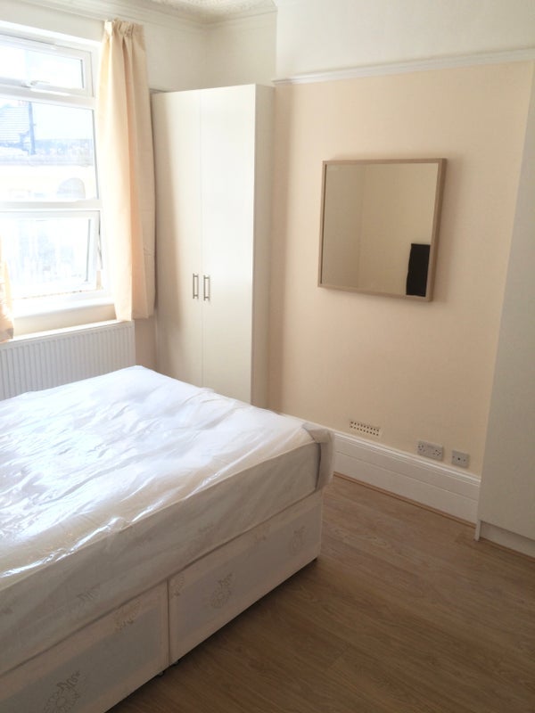 Room Cranbrook Park in Greater London
