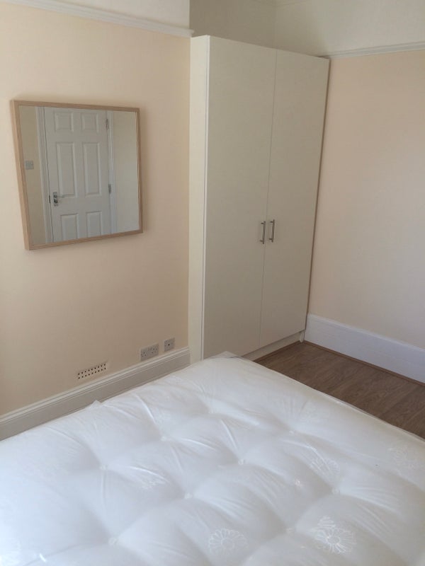 Room Cranbrook Park in Greater London