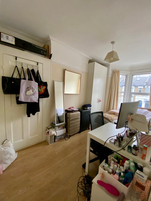 Room Cranbrook Park in Greater London