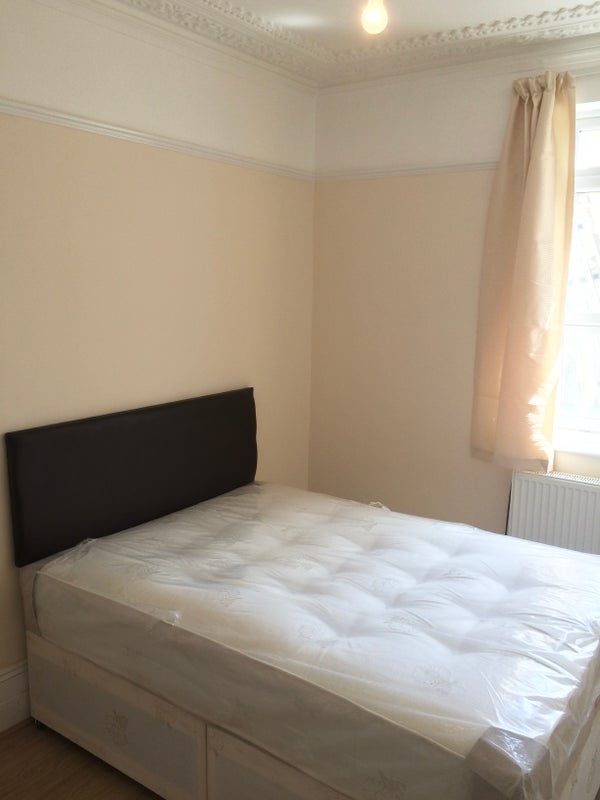 Room Cranbrook Park in Greater London