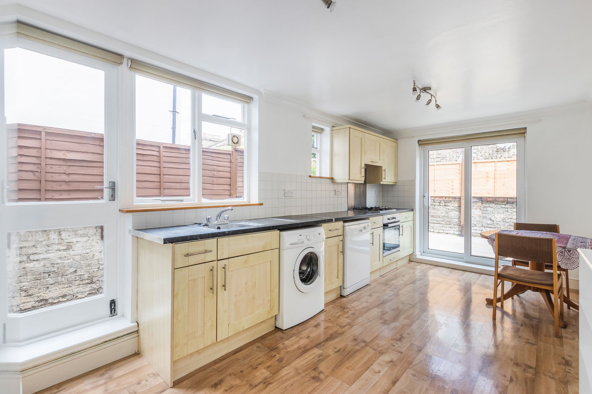 Flat Gayford Road in Greater London